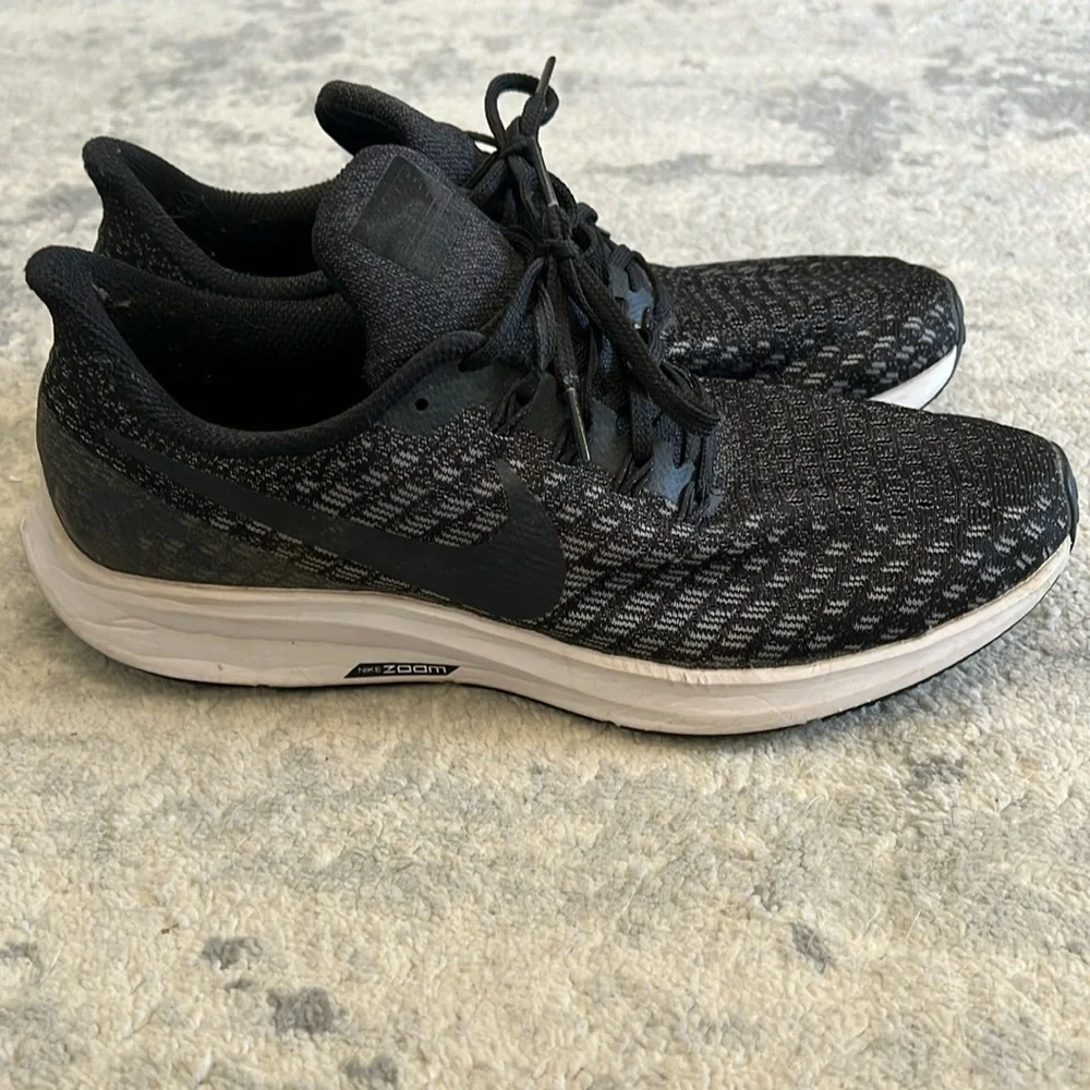 Nike Zoom Pegasus 35 in black womens size 11